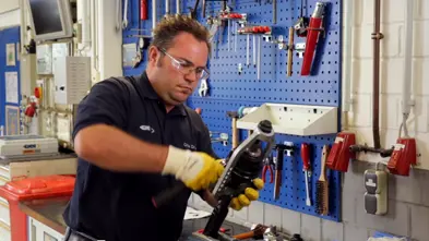 Video thumb Dismounting and mounting of wheelside joints .png